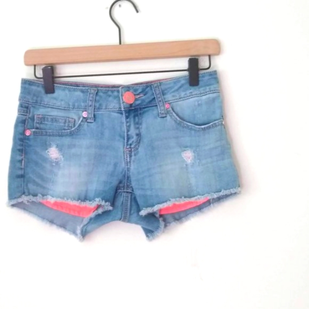 💥 EUC Seven7 Frayed Light Distressed Booty Shorts